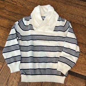 Beautiful sweater size 3
Worn once